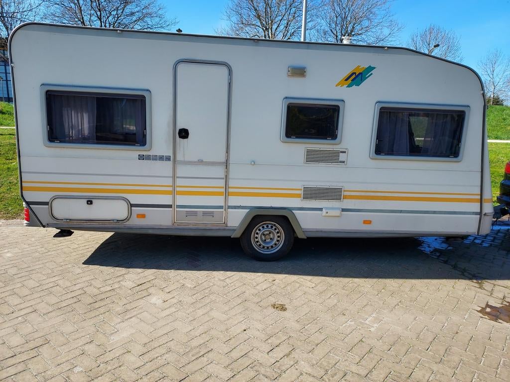 Knaus Sudwind caravan met voortent en luifels, Caravans en Kamperen, Rondzit, Voortentlamp, Particulier, Knaus