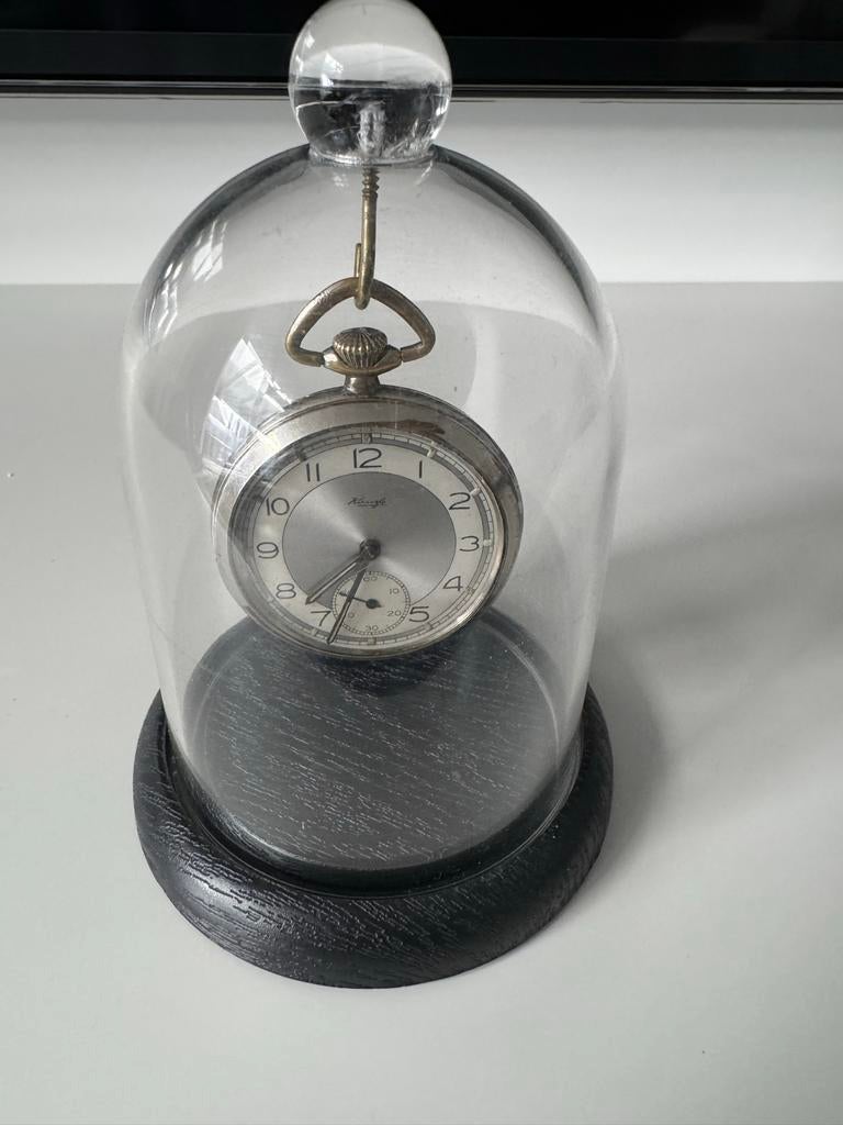 Antiek zakhorloge in glazen stolp - Kienzle, Antiek en Kunst, Antiek | Klokken, Ophalen of Verzenden