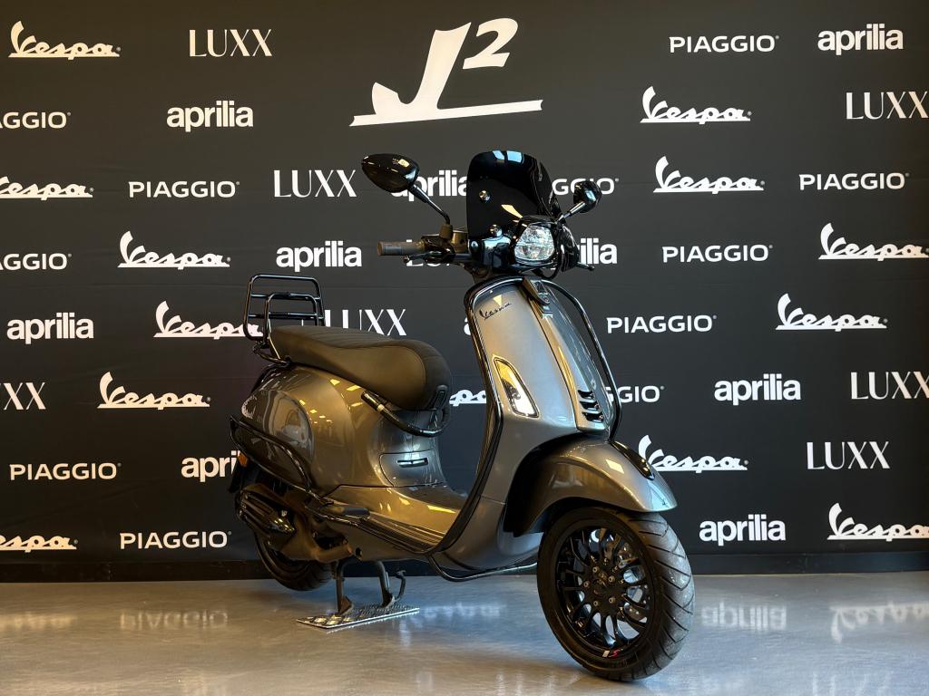 Vespa Sprint | Porsche Agaat Grijs | Brom | 2023 | 7523 km, Gebruikt, Overige modellen, ., Maximaal 45 km/u