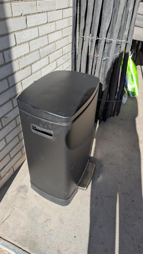 Zwarte prullenbak Kwantum - gebruikt, Ophalen, Gebruikt, Met pedaal, 50 tot 75 cm