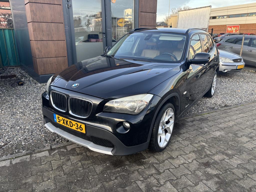 BMW X1 sDrive18i Exec. (bj 2010), X1, Euro 5, 4 cilinders, Zwart