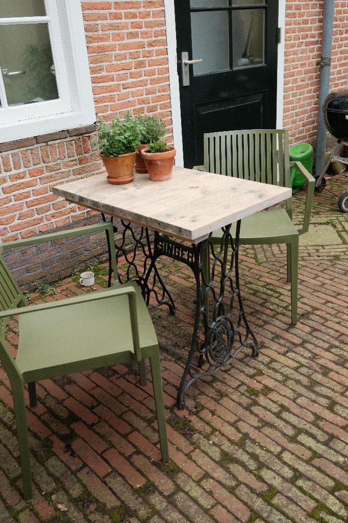 Tuintafeltje Singer en steigerhout, Ophalen, Gebruikt, Rechthoekig, Hout