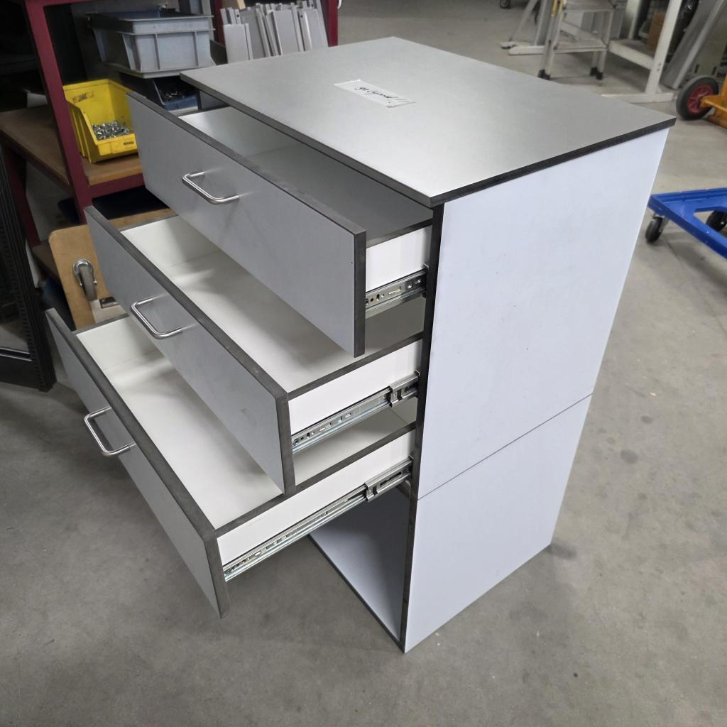 Zware volledig trespa hoge ladekast - 93x61x45 cm, Niet ingevuld, Gebruikt, Niet ingevuld, Niet ingevuld