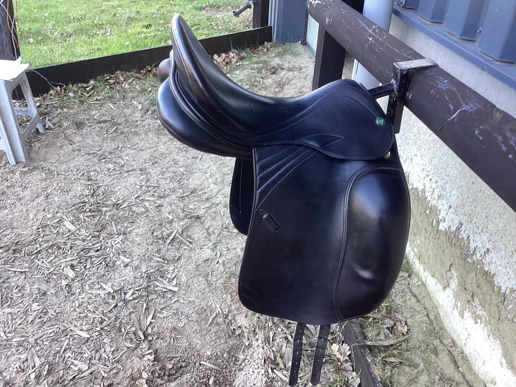 Meerdere zadels. Euroriding diamant, stubben, prestige, Ophalen of Verzenden, Zo goed als nieuw, Dressuur