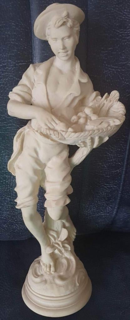 Mooi meissen beeld. Fruitverkoper., Verzenden