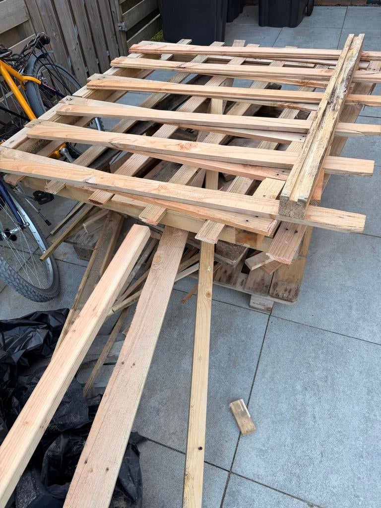 Hout afval met pallets en resthout, Ophalen, Gebruikt, 25 tot 50 mm, Pallet