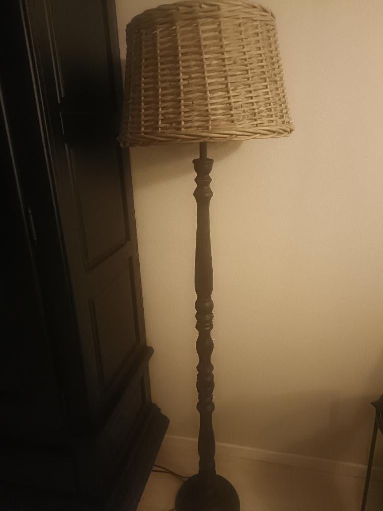 Lamp met rieten kap, Ophalen, Zo goed als nieuw, Hout, 100 tot 150 cm