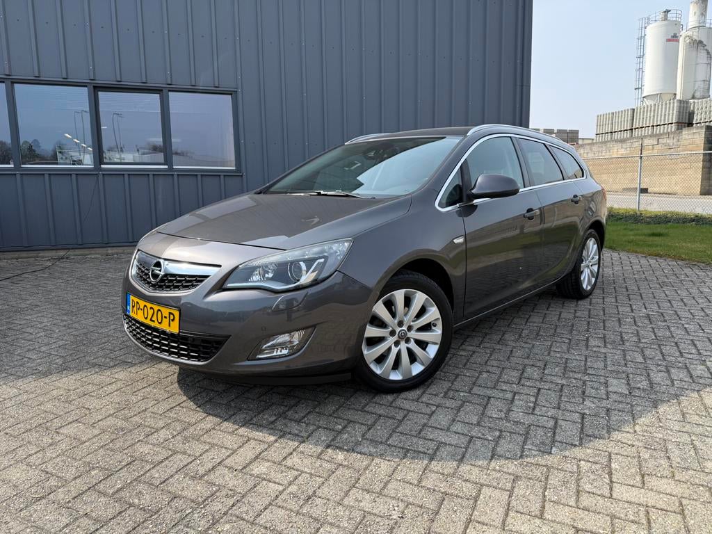 Opel Astra 1.4 Turbo Sports tourer AUTOMAAT 2011 Grijs, Auto's, 15 km/l, 4 cilinders, Particulier, 1403 kg