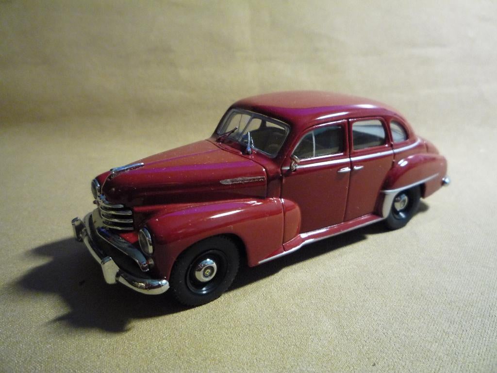 Opel Kapitan 1951-1953 bordeaux rood Minichamps 1:43, Hobby en Vrije tijd, Modelauto's | 1:43, Ophalen of Verzenden, Zo goed als nieuw
