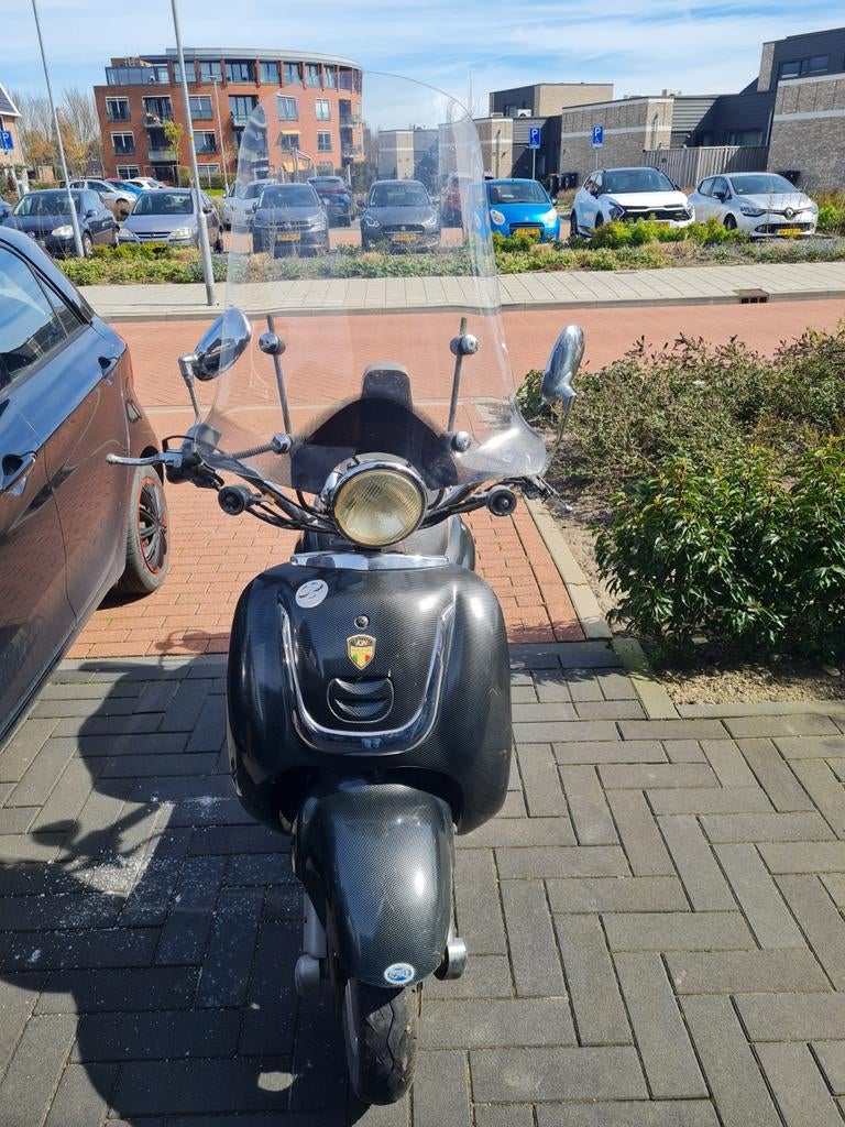 Scooter Bella exclusieve blauw kenteken, Ophalen, Overige modellen, Zo goed als nieuw, Benzine