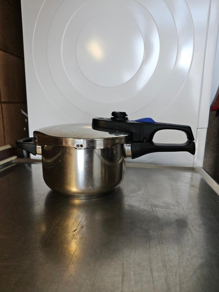 Snelkookpan Elo 2,7 liter, Huis en Inrichting, Keuken | Potten en Pannen, Zo goed als nieuw, Kookpan of Snelkookpan, Rvs, Inductieplaat