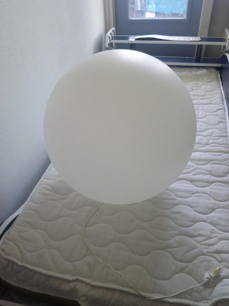 Grote Witte Bol Lamp met Kleurrijke Lichteffecten, Kunststof, Gebruikt, Modern, Speels, Ophalen of Verzenden