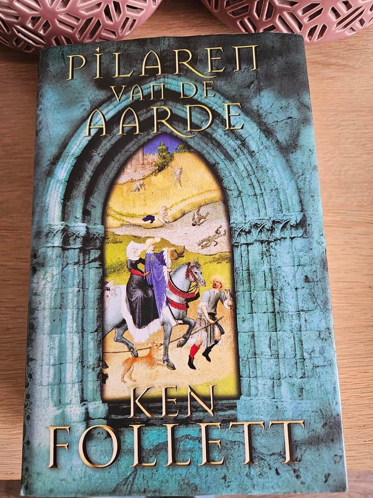 Boek Pilaren van de Aarde - Ken Follet, Ophalen of Verzenden, Zo goed als nieuw