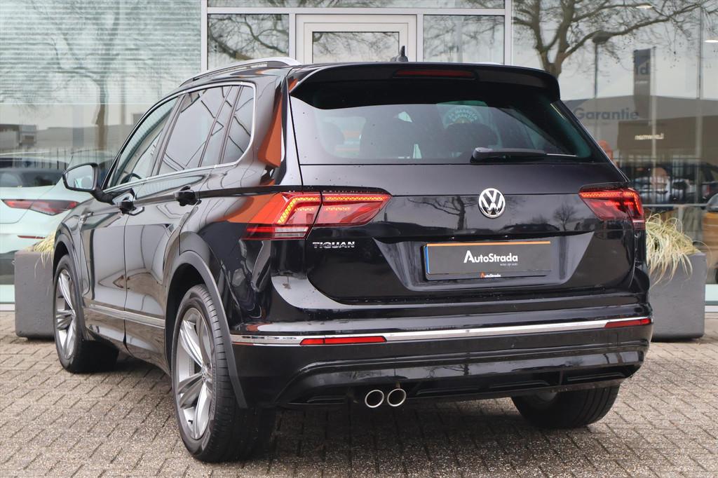 Volkswagen Tiguan 1.5 R-Line TSI ACT 150pk | LED | Trekhaak, Stof, 4 cilinders, Zwart, Metallic lak
