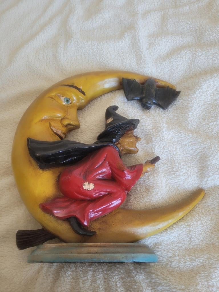 Fantasy beeld heks en maan, Ophalen of Verzenden, Zo goed als nieuw, Dier