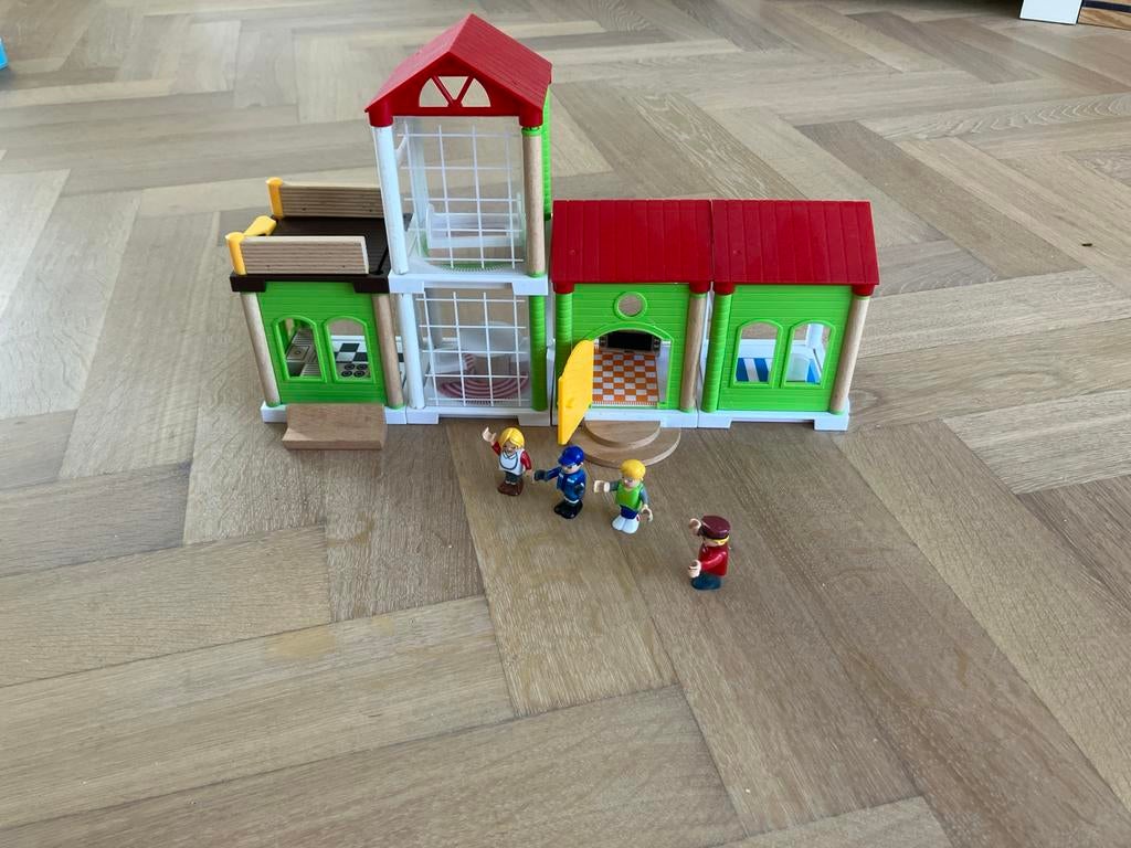 Brio speelhuis met poppetjes, Ophalen of Verzenden, Gebruikt, Poppenhuis