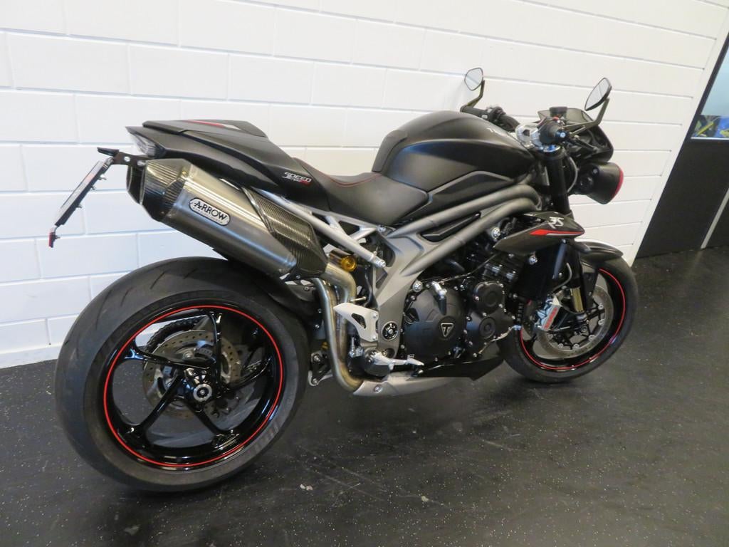 Triumph Speed Triple 1050 RS ARROW PERFECT! - foto 3