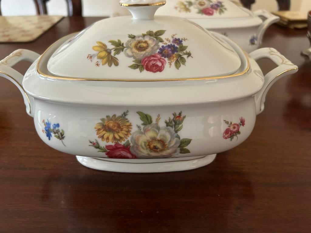 Twee prachtige dekschalen met bloemen deco‼️, Ophalen of Verzenden, Zo goed als nieuw, Overige stijlen, Schaal of Schalen