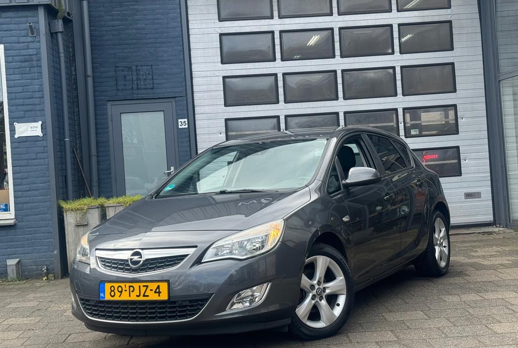 Opel Astra 1.4 Turbo Edition | Navi | Cruise | PDC, Voorwielaandrijving, Euro 5, Electronic Stability Program (ESP), Gebruikt