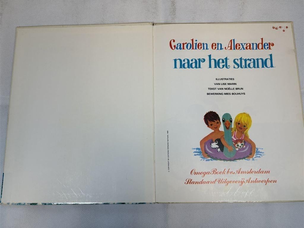 Carolien & Alexander Strand [1974] — Vintage Prentenboek, Ophalen of Verzenden, Gelezen