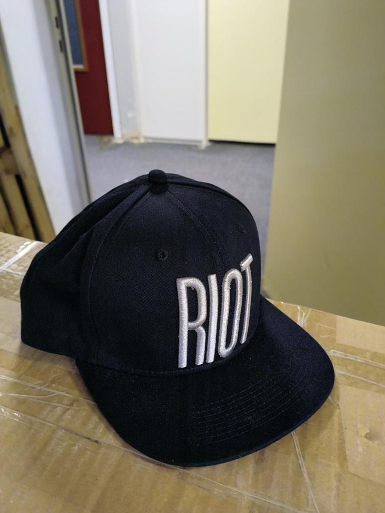 Pet RIOT van zangeres Eva Simons met tas, Eva Simons, One size fits all, Ophalen of Verzenden, Pet