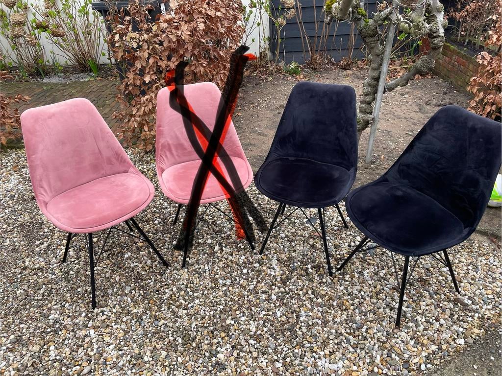 Twee zwarte en 1 oud roze velourse stoelen, Ophalen, Twee, Overige kleuren, Zo goed als nieuw