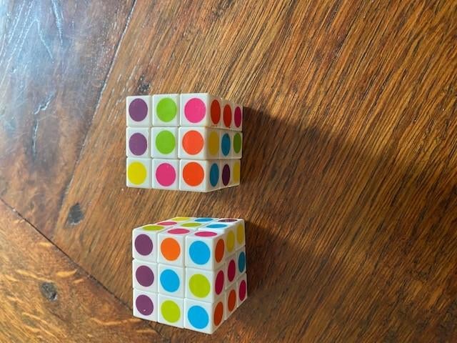 h25 – 2 draai kubussen, Ophalen of Verzenden, Gebruikt, Jongen