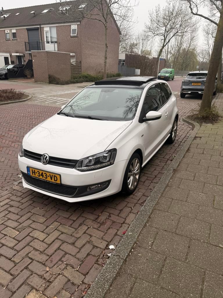 Volkswagen Polo 1.2 TSI 66KW 2013 Wit, Voorwielaandrijving, 40 €/maand, 4 cilinders, Wit