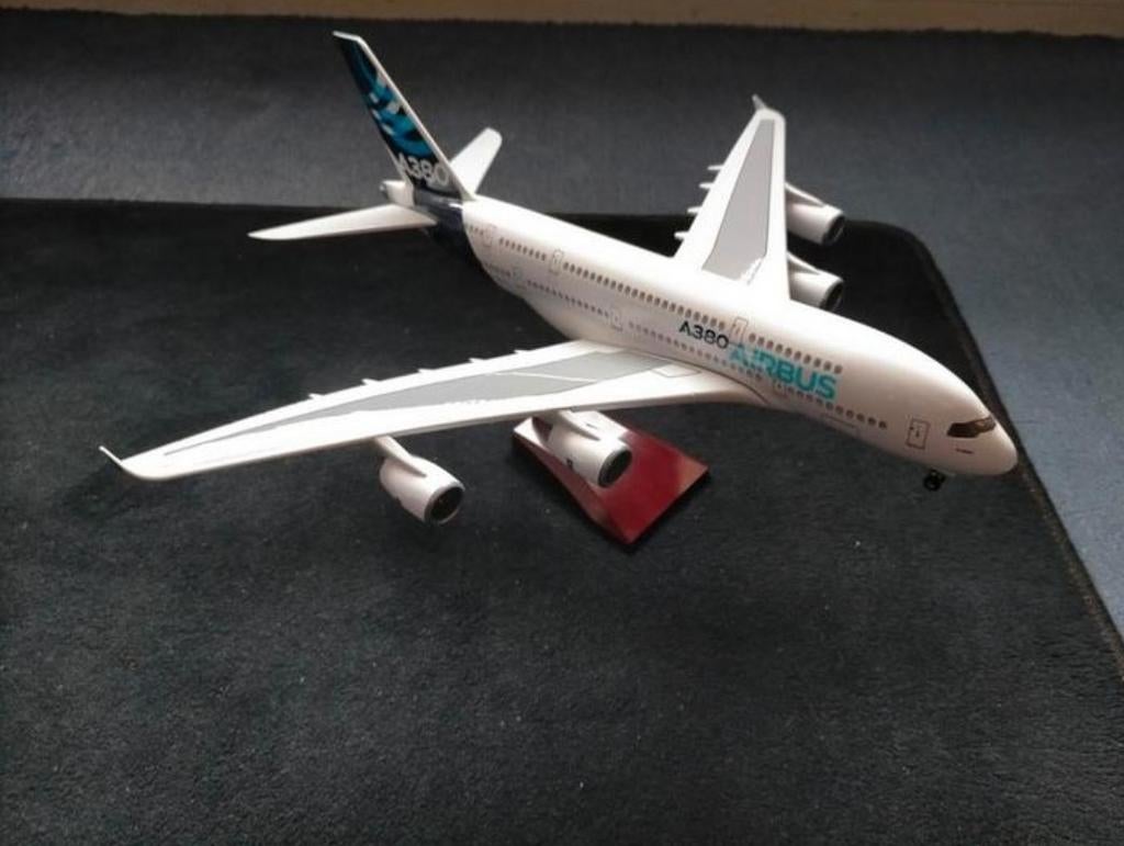 Airbus A380, Ophalen of Verzenden, Zo goed als nieuw, Schaalmodel