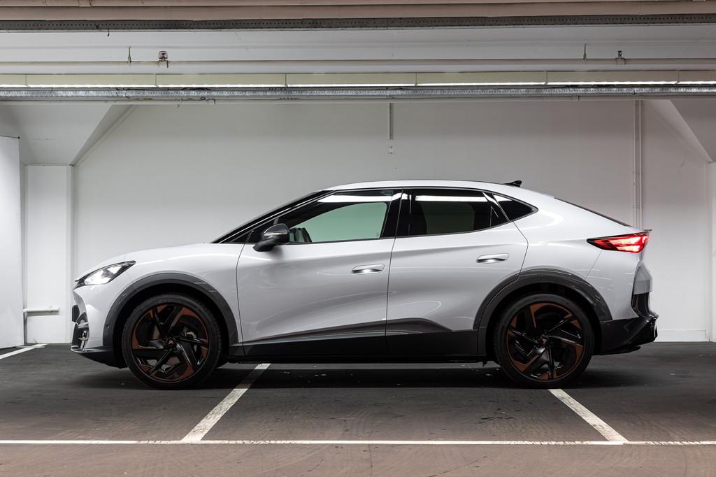 CUPRA Tavascan Adrenaline 82 kWh, Gebruikt, Alcantara, Wit, 1000 kg