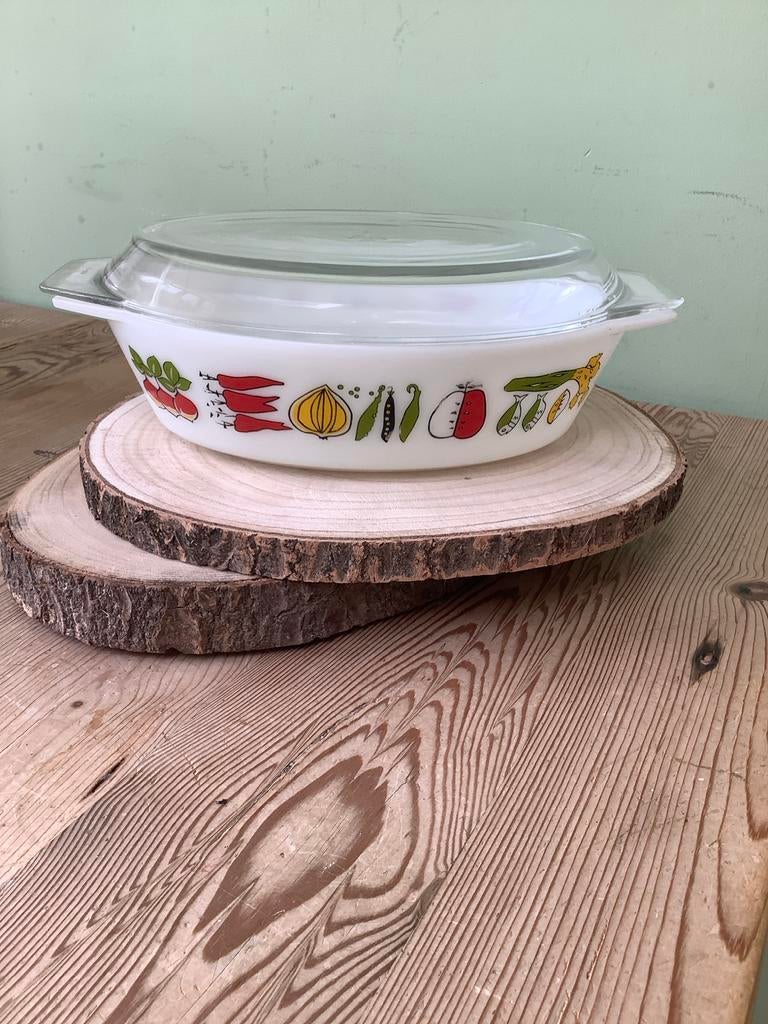 JAJ,Vintage Pyrex Ovenschaal met glazen deksel., Gebruikt, Ophalen of Verzenden, Overige stijlen, Glas