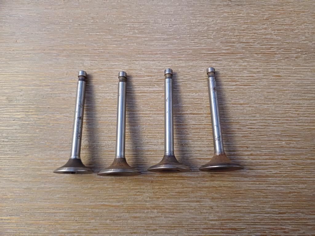 Honda SS50 C50 etc 72 cc kleppen NOS nieuw, Fietsen en Brommers, Brommeronderdelen | Oldtimers, Ophalen, Nieuw, Uitlaat, Overige merken