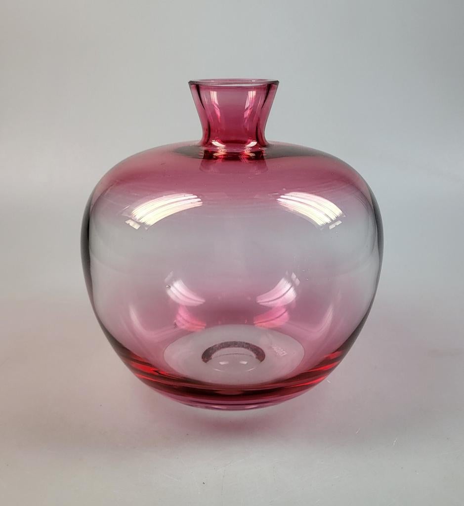 Roze glazen vaas, Krosno glas, Antiek en Kunst, Antiek | Glas en Kristal, Ophalen of Verzenden