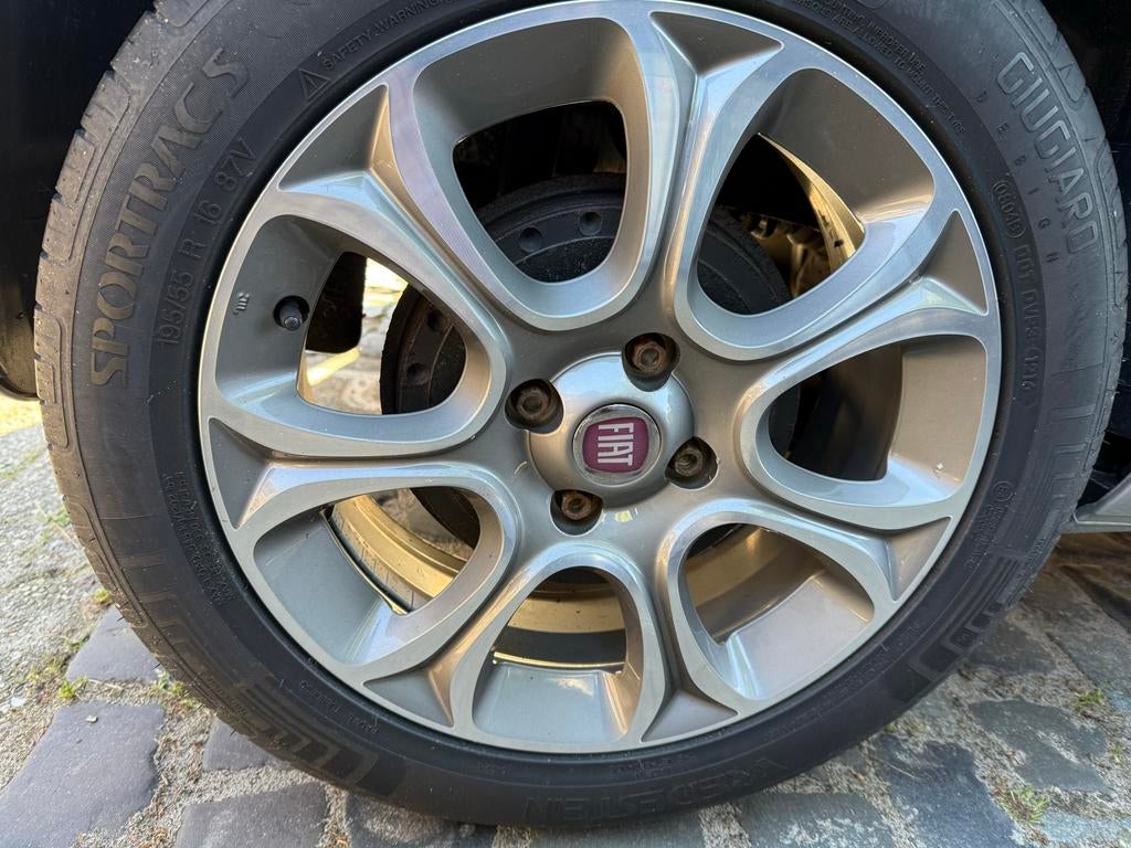 Nette velgen Fiat Punto met zomerbanden, Gebruikt, 16 inch, Banden en Velgen, Ophalen of Verzenden