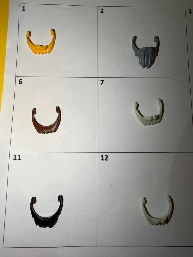 Mrt 105: playmobil: onderdelen: snorren, baarden, Ophalen of Verzenden, Gebruikt, Los playmobil