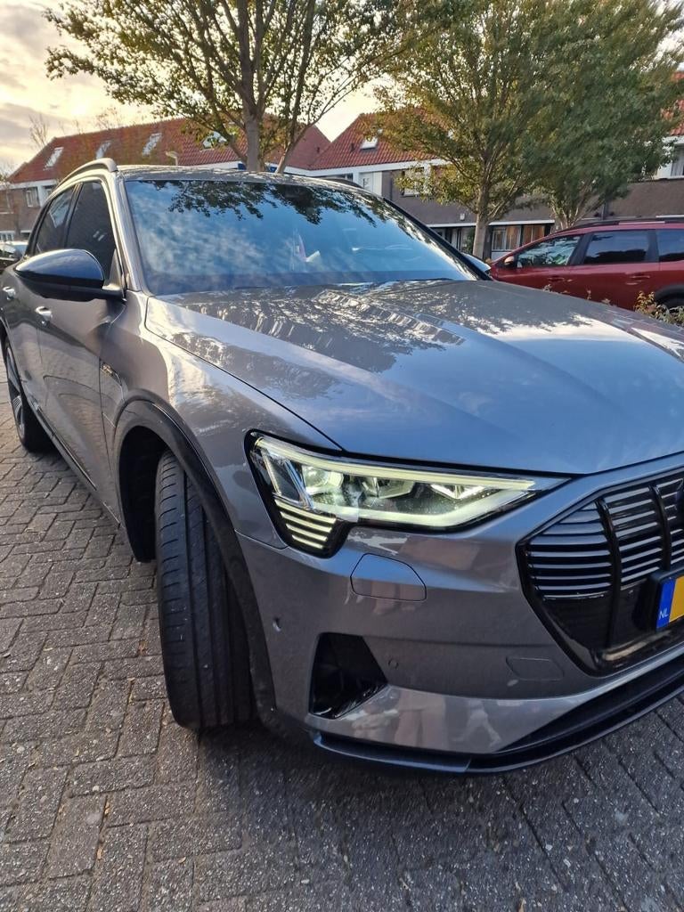 Audi e-tron 55 Quattro 360pk 2019 Grijs, Auto's, 131 €/maand, Stof, 1800 kg, 360 pk