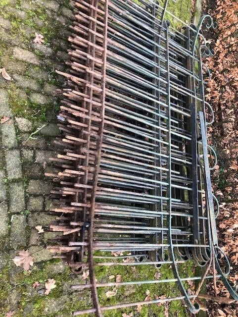 Vooroorlogse tuinhekken , 11 stuks op een pallet . alles in, Ophalen, Gebruikt, IJzer, Tuinhek