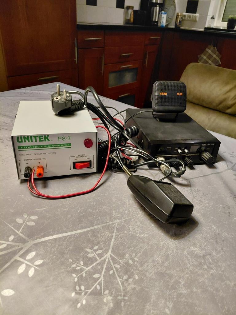 Unitek PS-3 Voeding en Star TRX 404 Bakkie, Ophalen