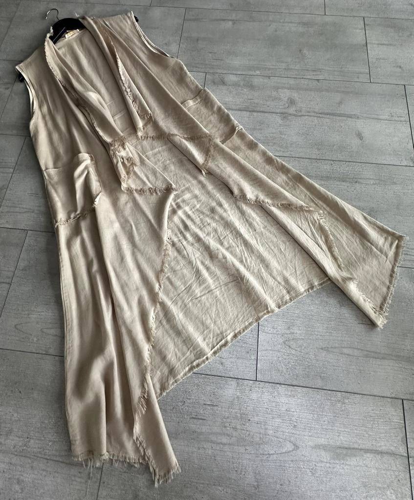 Lang rafelig gilet , one size , zand kleur, Ophalen of Verzenden, Nieuw, Maat 38/40 (M), Beige