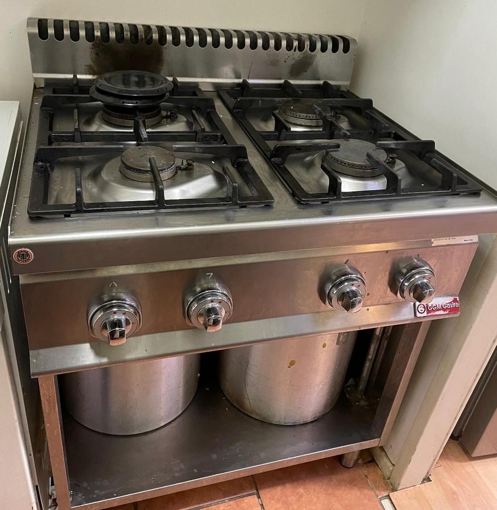 GGM Gastro Professioneel 4-pits gasfornuis (21,5 kW), Witgoed en Apparatuur, Fornuizen, Gebruikt, Vrijstaand, Gas, 4 kookzones