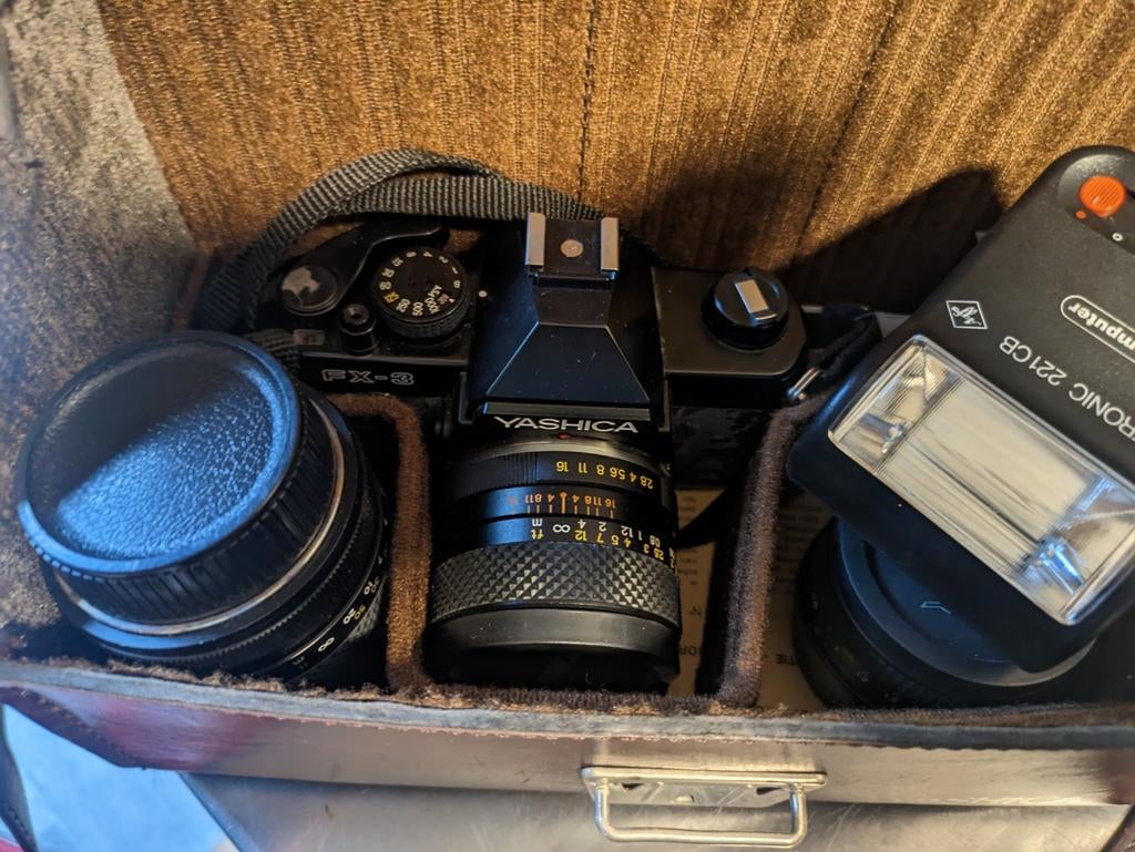 Yashica FX-3 met tas, flits en 3 lenzen, Audio, Tv en Foto, Fotocamera's Analoog, Ophalen of Verzenden, Spiegelreflex, Overige Merken