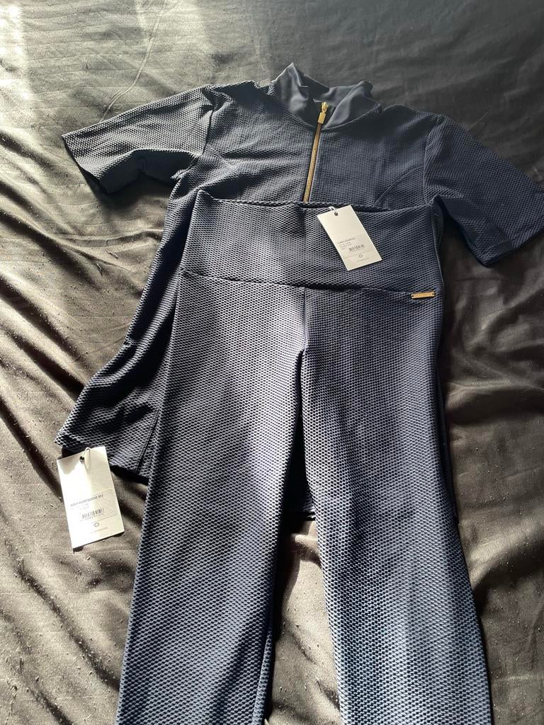 Deblon sportset donkerblauw - Nieuw met kaartjes, Ophalen of Verzenden, Nieuw, Blauw