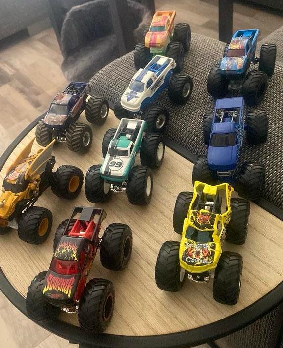Hot Wheels Monster Jam Trucks 9stuks, Ophalen of Verzenden, Zo goed als nieuw, Auto