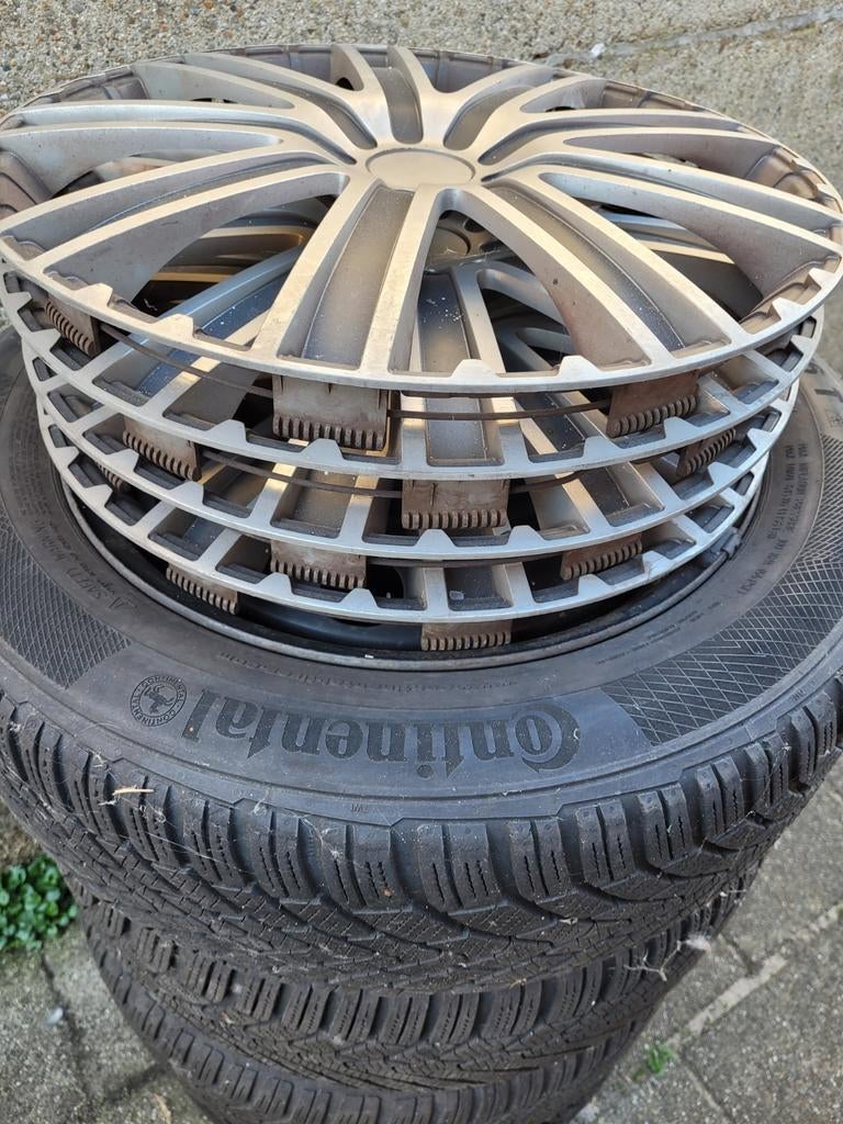 GRATIS set winterbanden Continental 205x55xr16 met velgen en, Auto diversen, Wieldoppen, Ophalen