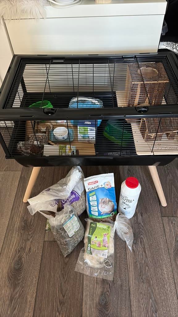 Knaagdieren kooi op poten met hele uitzet, Dieren en Toebehoren, Ophalen, Kooi, 60 tot 90 cm, Zo goed als nieuw