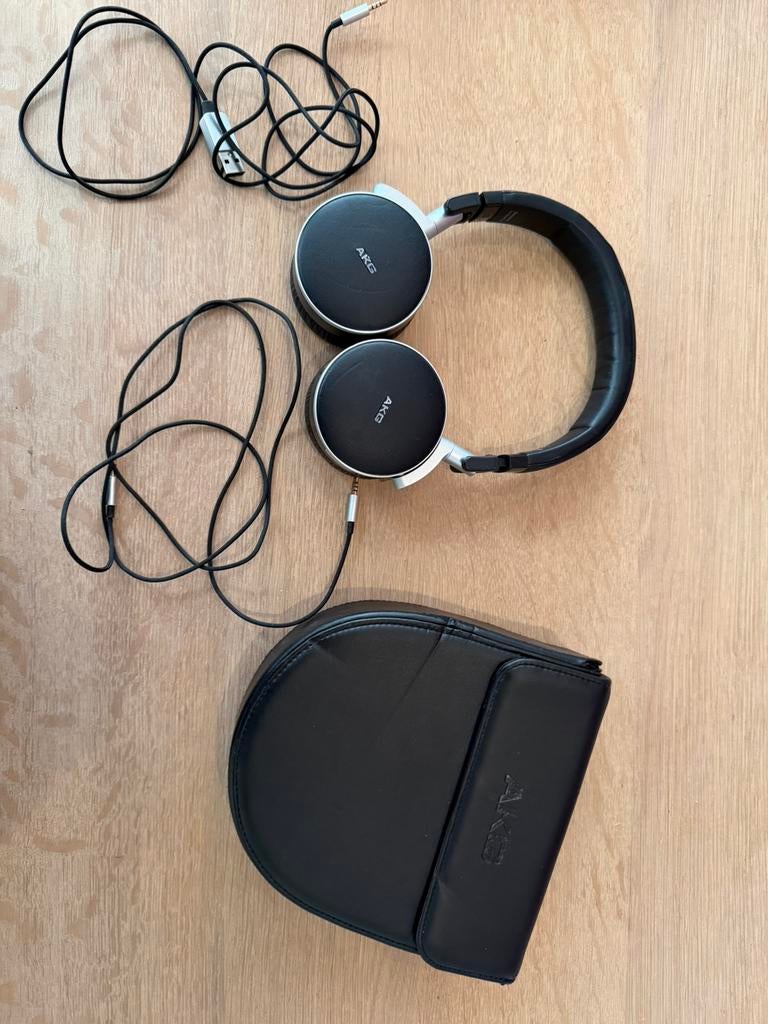 AKG K495 NC koptelefoon, Ophalen of Verzenden, Gebruikt, Op oor (supra aural), Overige merken