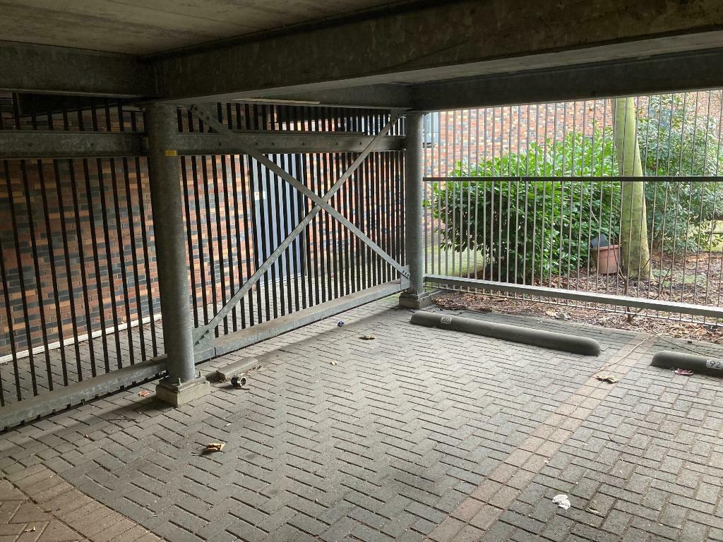 Te koop parkeerplaats in overdekte stallingsgarage Rotterdam, Huizen en Kamers, Garages en Parkeerplaatsen, Rotterdam
