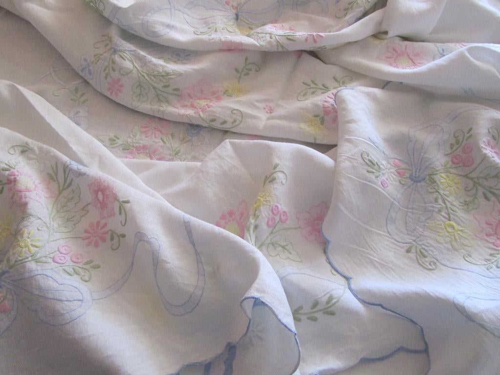 Groot geborduurd tafelkleed pastel bloemen & servetten 3 m, Verzenden