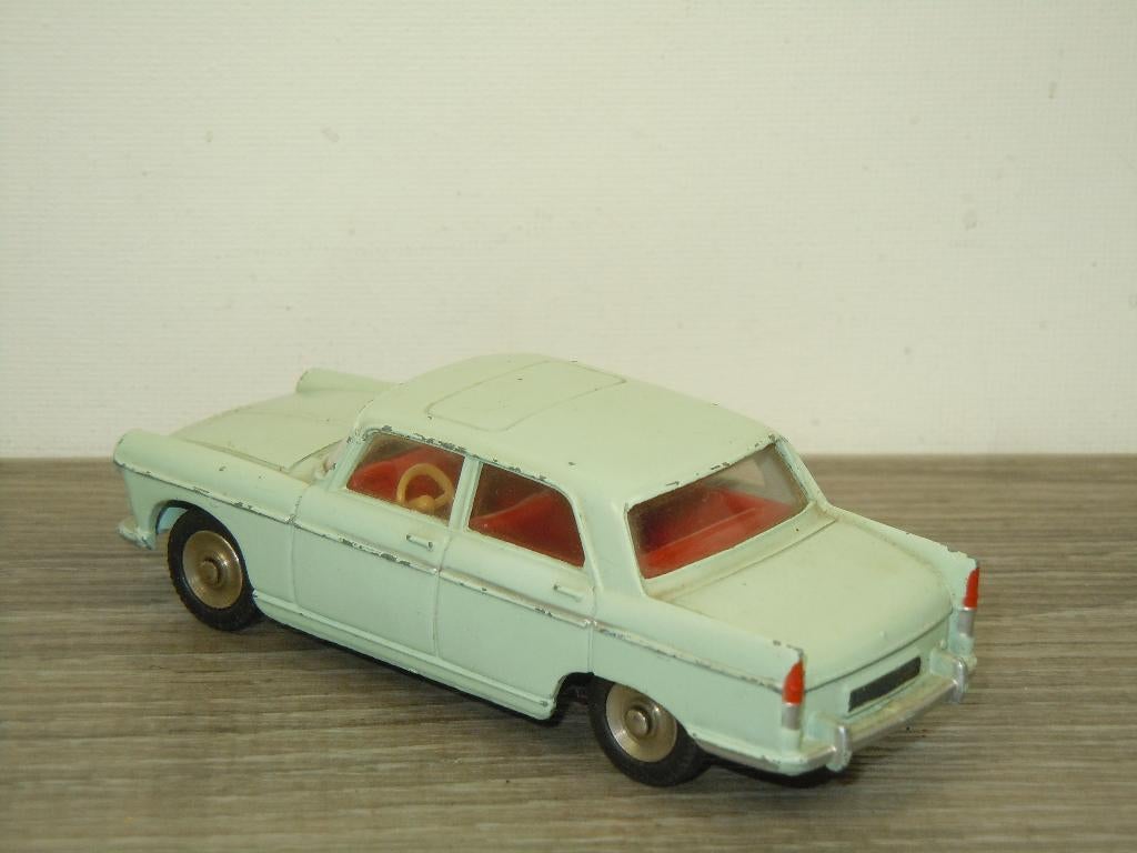 Peugeot 404 - Dinky Toys 553 France - 1:43, Hobby en Vrije tijd, Modelauto's | 1:43, Gebruikt, Auto, Verzenden, Frankrijk