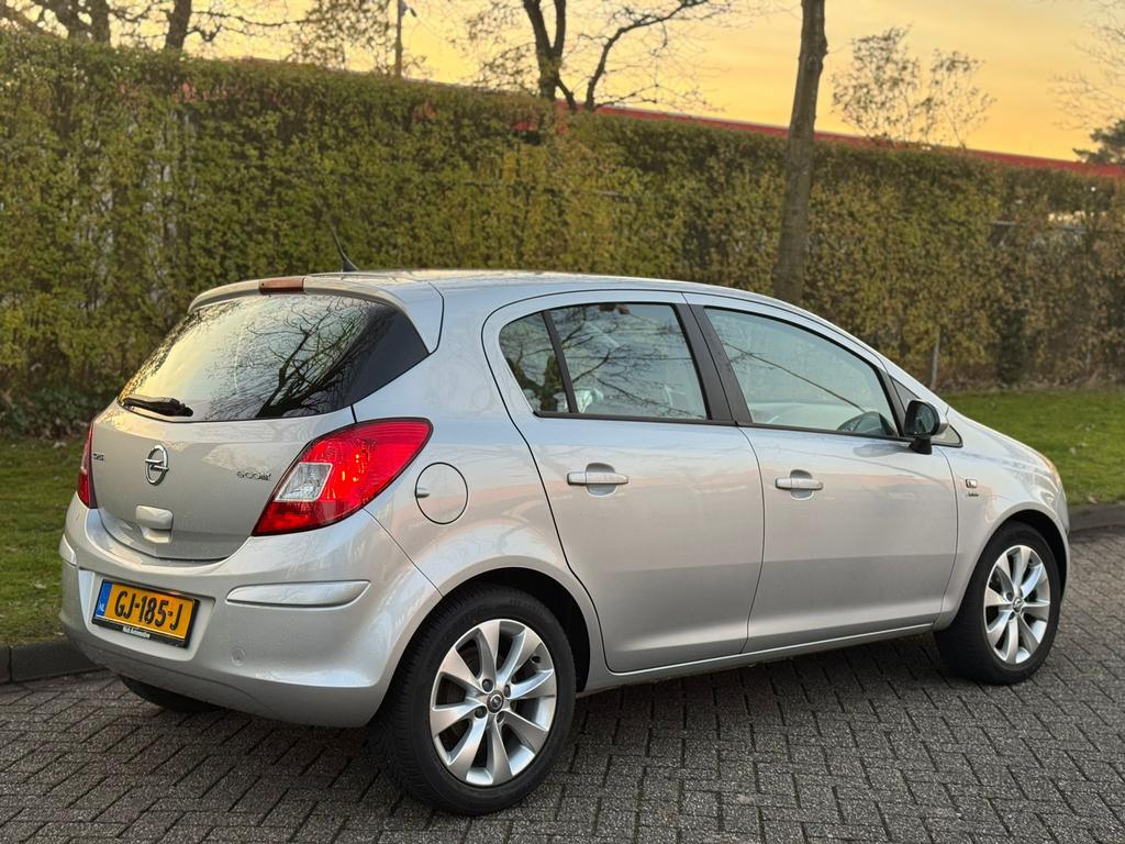 Opel Corsa 1.2 Ecoflex 5D 2013 Grijs, 1063 kg, 4 cilinders, 1229 cc, 49 €/maand